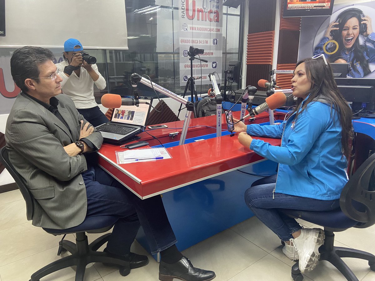 LedyZunigaRC's tweet photo. 🎙️En Radio Única 94.5 FM, comunicamos a la ciudadanía el plan de trabajo de la #RevolucionCiudadana  para volver a vivir en una #PatriaSegura🇪🇨🩵♥️
Síguenos en:

https://t.co/EkcZjOQjN9

#LuisaPresidenta
#LEDImosSeguridad
@MashiRafael https://t.co/kj2hc561A6