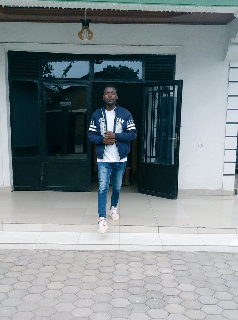 kiza_paschal's tweet photo. https://t.co/xpxHGVouok