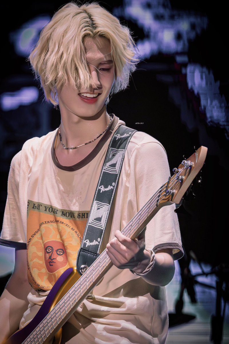 230811 JUMF

Bassist

#XdinaryHeroes #엑스디너리히어로즈 #Jooyeon #주연