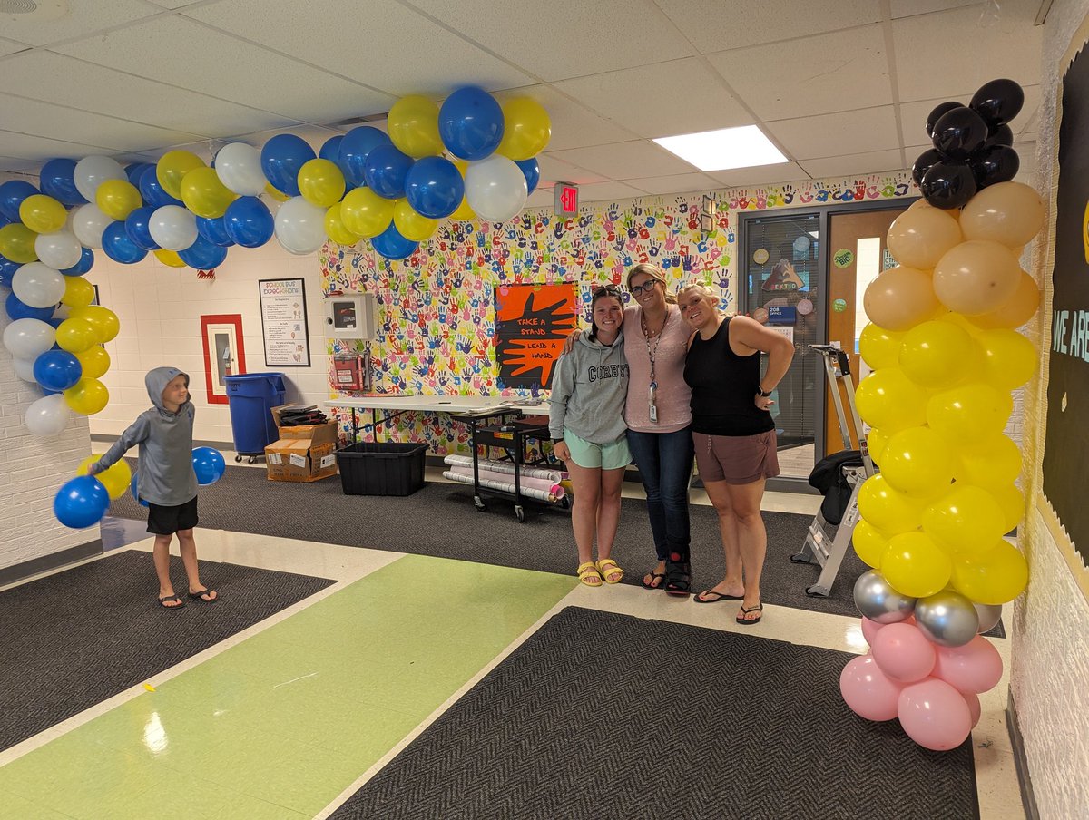 Thanks to our fabulous 5th grade teachers who helped spruce up our entrance at <a href="/OakRidgeNPD117/">Oak Ridge School</a> to help welcome teachers and parents tomorrow! <a href="/mrsdenson5th/">Denson5thGrade</a> <a href="/ORiordan5th/">Miss O'Riordan</a> <a href="/TidwellMrs/">Mrs. Tidwell</a>