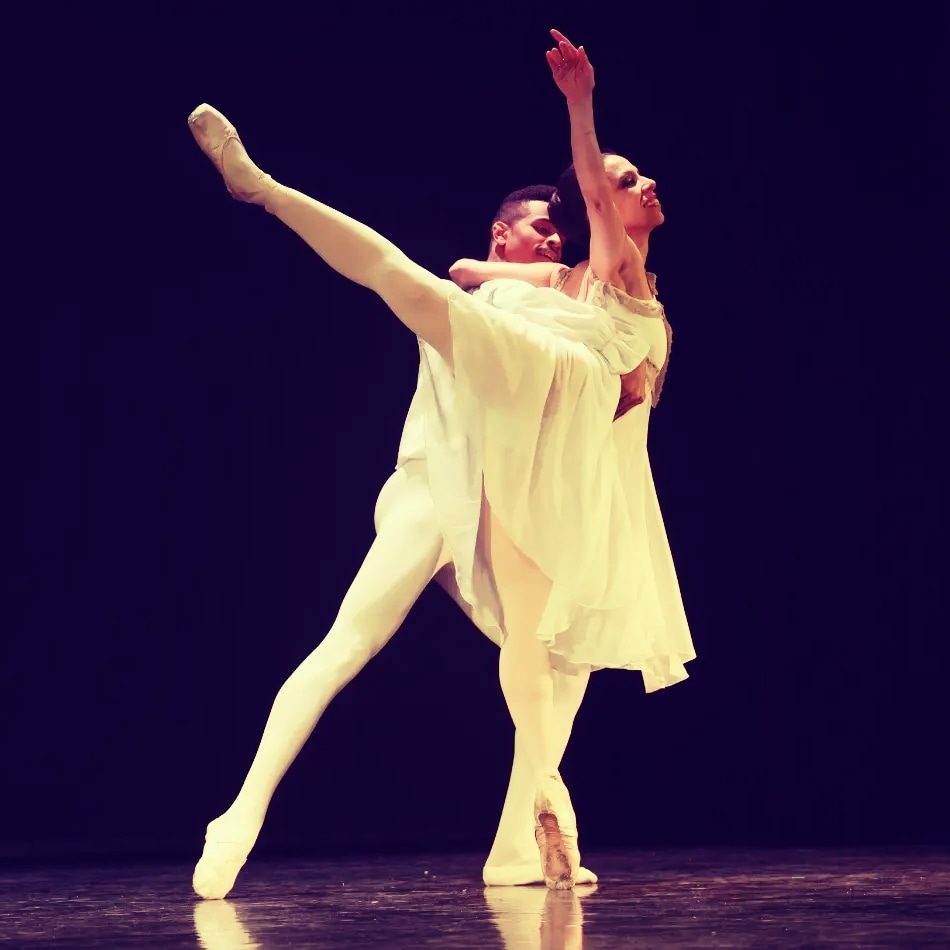Compañía de danza Las artes muy pronto on stage con Gala Evolución de la danza. En la imagen, Manon pas de deux. #dancer #danza_lasartes #professionalballet #anamalia_dance #engelsmendez #gala #manon