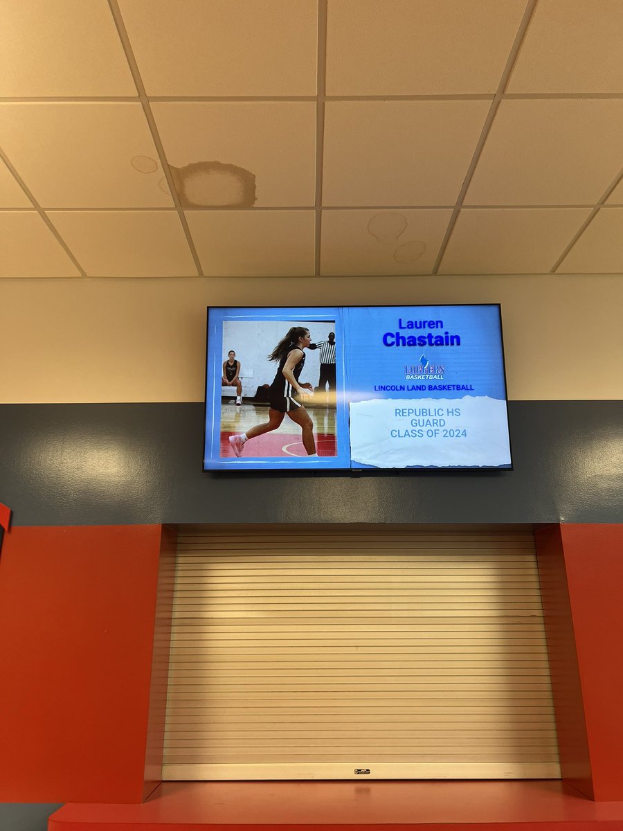 After an awesome visit with <a href="/CoachChadJones/">Chad Jones</a> and <a href="/GaryAlbert10/">Gary Albert</a> I am excited to receive my first offer from Lincoln Land Community College! Thank you so much for the opportunity!💙
<a href="/LLCC_LoggersWBB/">Lincoln Land Loggers WBB</a> 
<a href="/YG_Lambo/">Dale Lamberth</a> 
<a href="/FlightGirls/">MO Flight Girls Basketball</a>