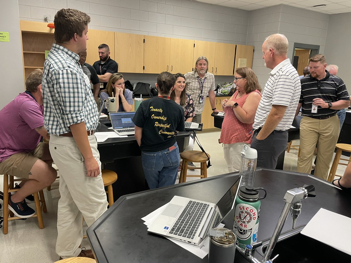 MrsMedinaNHS's tweet photo. 8th and 11th grade US History teachers and Govt/Economics teachers worked hard together sharpening their understanding of historical thinking skills and ensuring instruction and assessments match the rigor of those skills. @QueenieHall1 #RockSolid https://t.co/vWtZx9CjCo