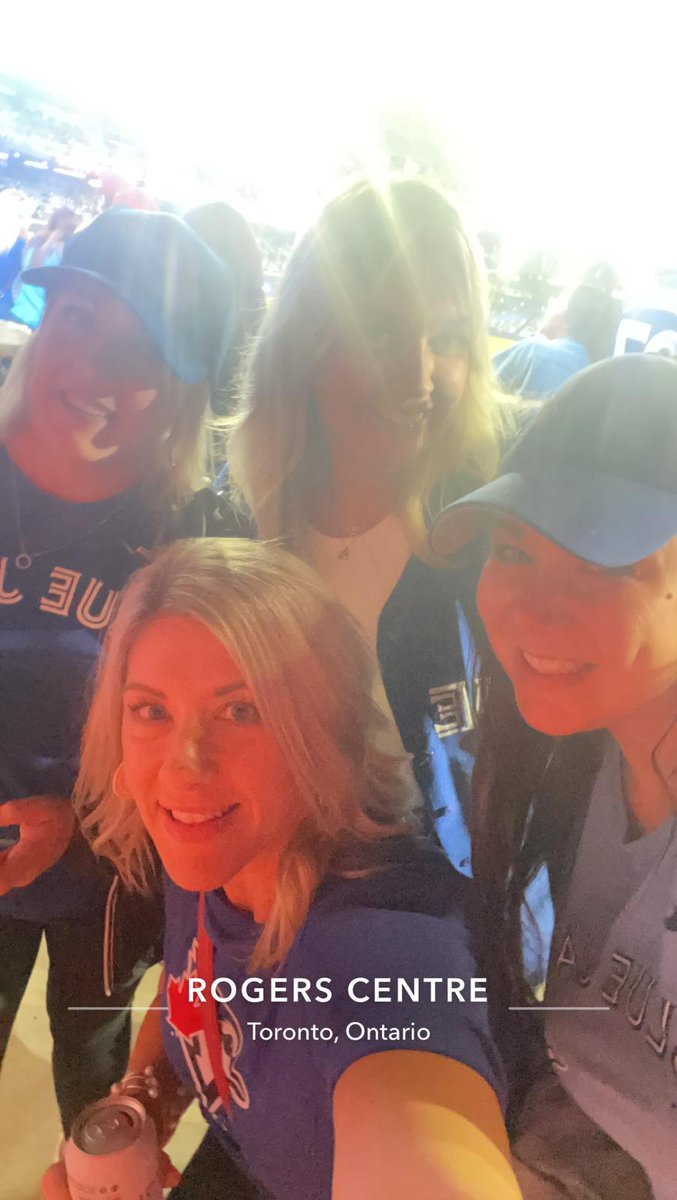 AngeWill's tweet photo. Birthday @BlueJays #NextLevel https://t.co/EY178rKkJM