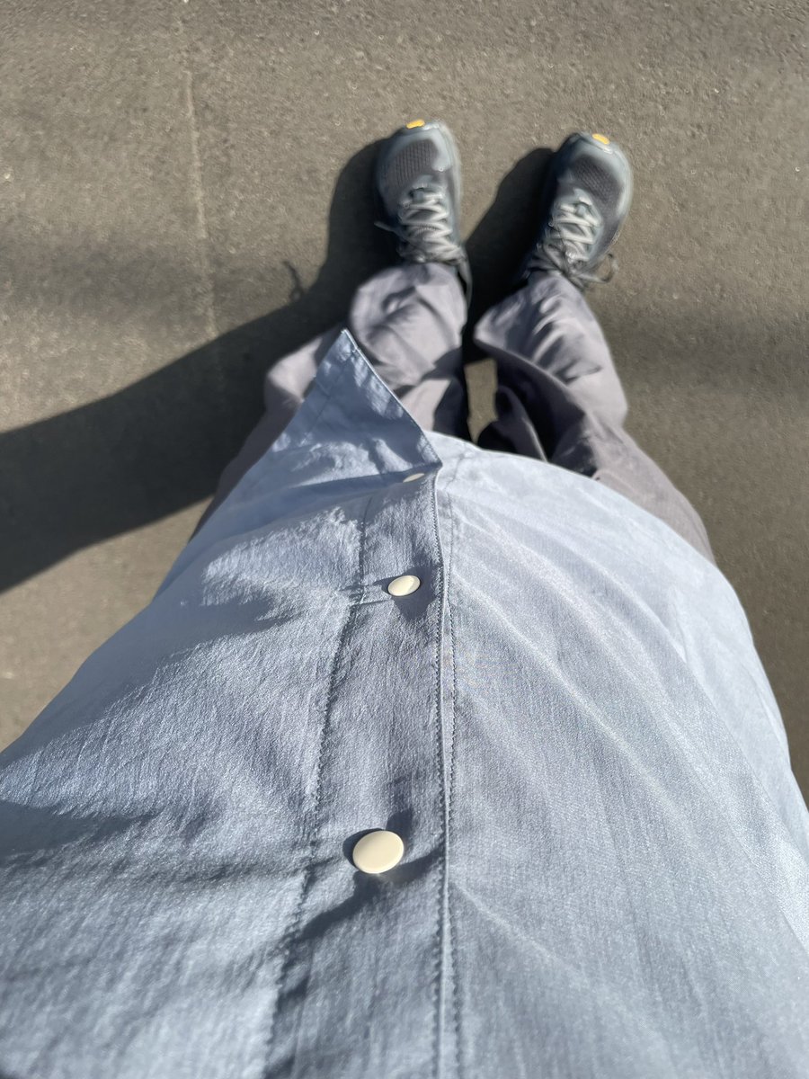 twiginza's tweet photo. 横浜線各駅停車磯子行きで表参道に向かっています
#アルトラオリンパス5 #Point6 #アヲネロ4号 #山と道ULシャツ https://t.co/qAzmtlJlJG