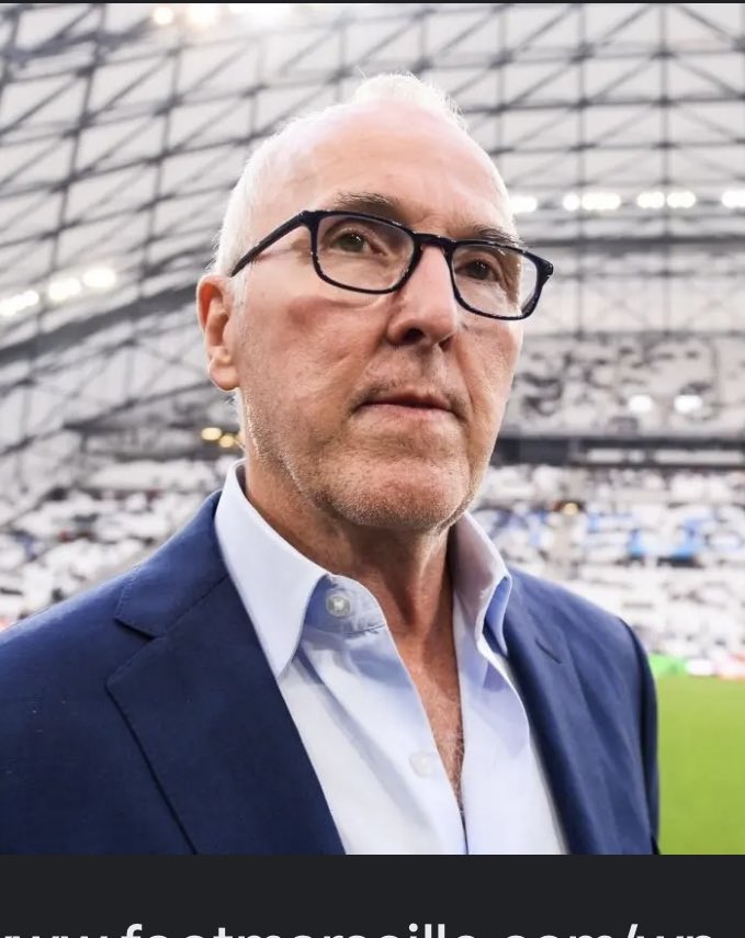 Foulosophe1's tweet photo. A gauche un vrais MAC!
A droit un mac court..très très court! #TeamOm #OMPANA https://t.co/wRMgZvKNQr