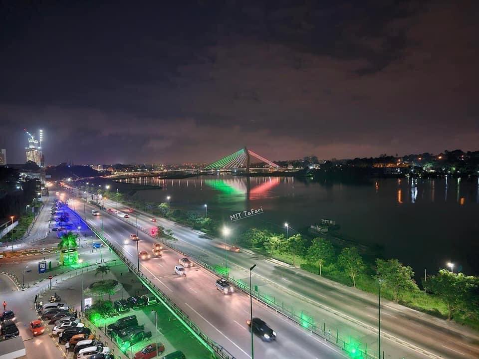 lyrics_ci's tweet photo. Nôtre belle Côte d’Ivoire ✨🍀
Les voisins d’à côté sont pas content 😹😹 https://t.co/s8Clr2RTP8
