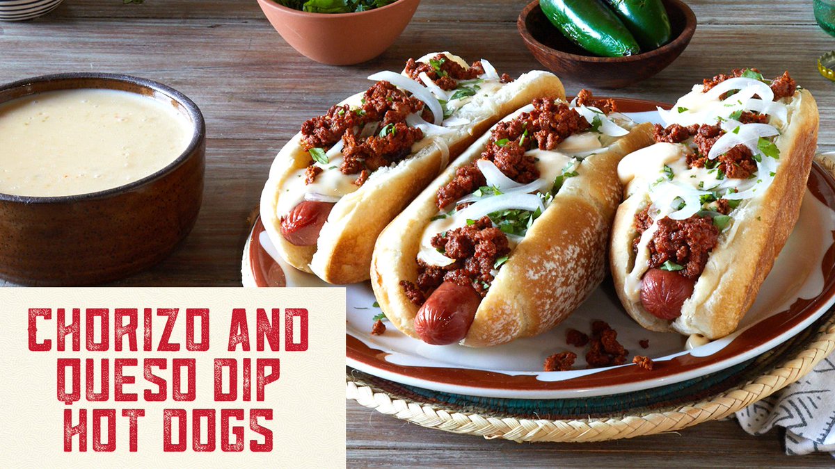 Chorizo = the life of the party! 🎉🌭 Bring on the fiesta with these mouthwatering Cacique Chorizo and Queso Dip Hot Dogs and let the festivities begin. 
Recipe found here: bit.ly/3rWpOUm