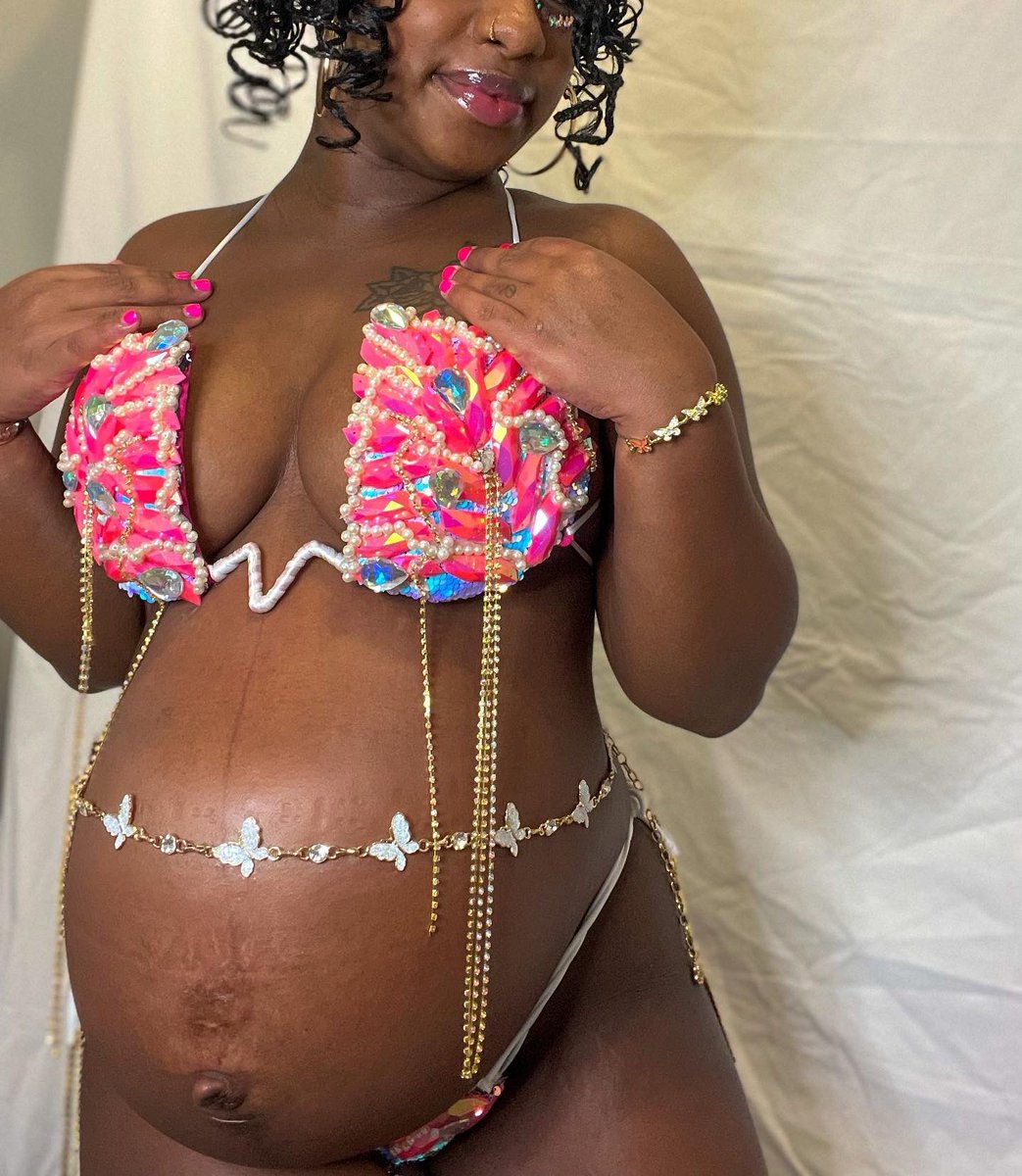 HotxUnbothered's tweet image. Commemorating my carnival princess’ arrival 💖 (and battling some FOMO 😭) with this lovely custom set my bestie gifted me.

Y’all looked so gorgeous in your costumes today! I hope you had a wonderful #Spicemas2023!