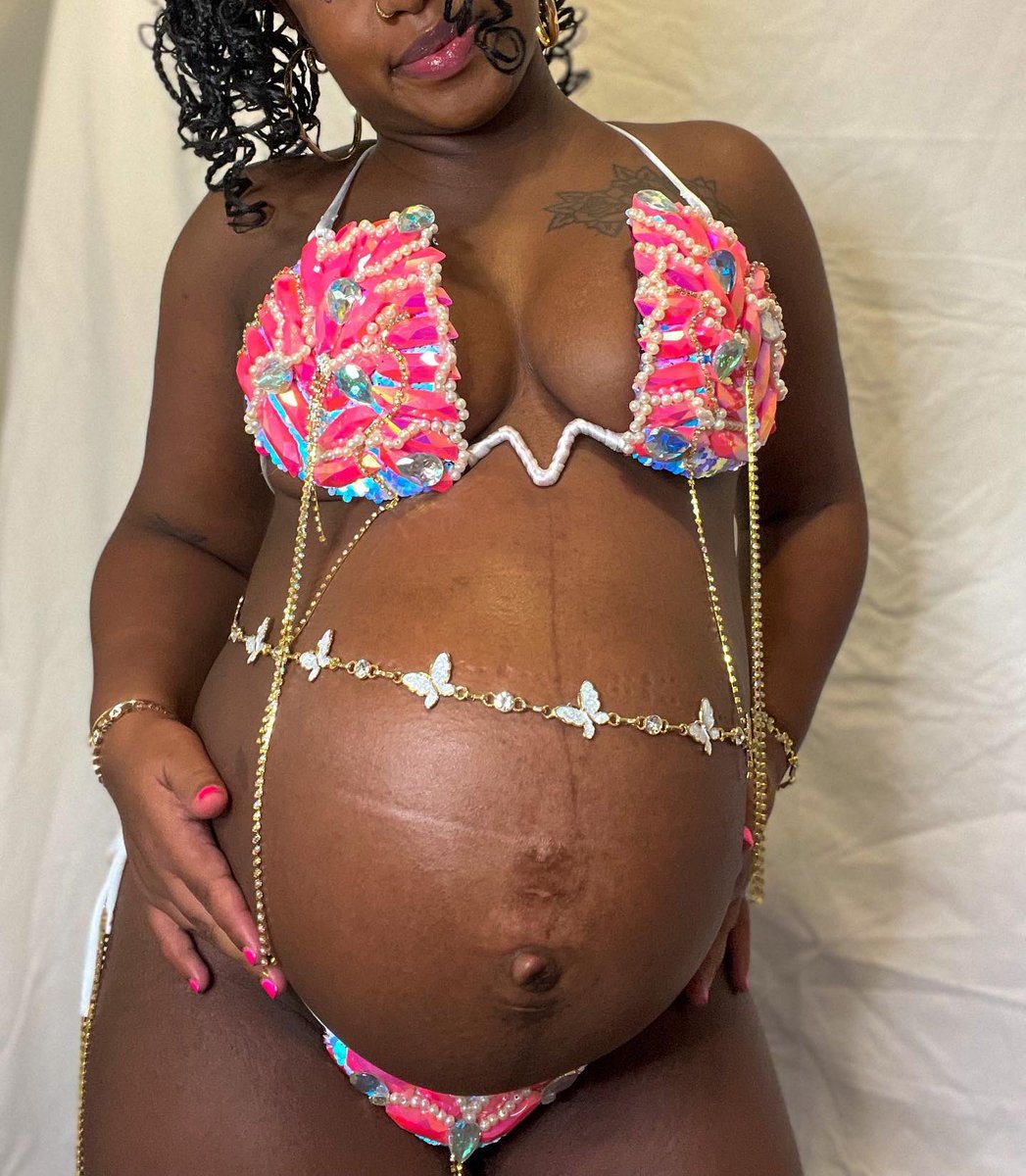 HotxUnbothered's tweet image. Commemorating my carnival princess’ arrival 💖 (and battling some FOMO 😭) with this lovely custom set my bestie gifted me.

Y’all looked so gorgeous in your costumes today! I hope you had a wonderful #Spicemas2023!