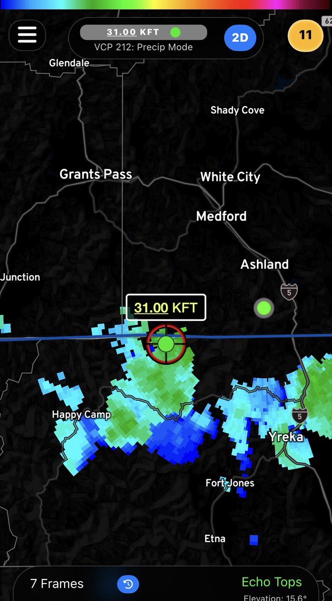 sourskittlewx's tweet image. The  #headfire is producing smoke up to 30kft in the sky if you are in the area do not take the evac warnings and orders lightly evacuate now! #CAwx #fire