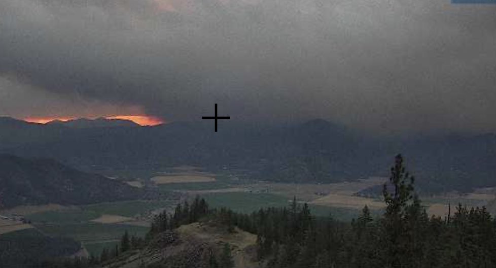 sourskittlewx's tweet image. The  #headfire is producing smoke up to 30kft in the sky if you are in the area do not take the evac warnings and orders lightly evacuate now! #CAwx #fire
