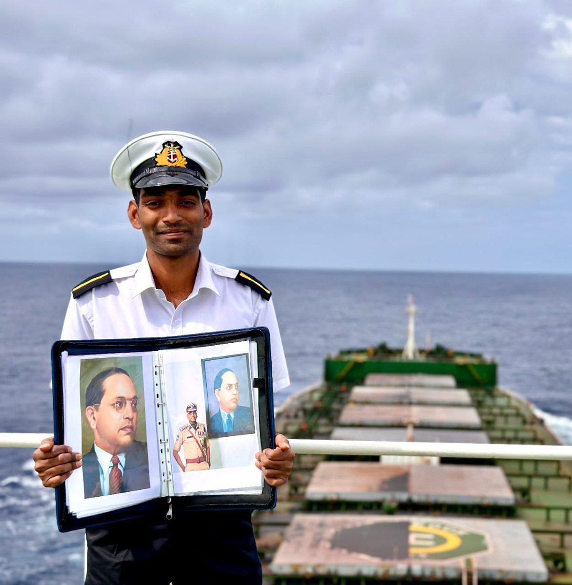 RSPraveenSwaero's tweet photo. Morning Inspiration from #SwaeroNetwork today. Mr Bhanu Prasad joined as Deck Cadet in Merchant Navy and sailing in Atlantic Ocean. We are going to produce lakhs of such kids from the poorest families in #BahujanRule in #Telangana 
పేదరికంలో పుట్టిన భాను ప్రసాద్ లాంటి బిడ్డలను తెలంగాణ బహుజన రాజ్యంలో లక్షల్లో తయారుచేస్తం. #BRS పాలకులు మన బిడ్డలను మద్యం సముద్రంలో (90ml) ముంచుతున్నరు, #BSP అట్లాంటిక్ మహాసముద్రం లో నావికులు గా తయారు చేస్తాం అంటున్నది. 
ఏం కావాలో తేల్చుకోవలసింది మనమే.🐘
జైభీం.