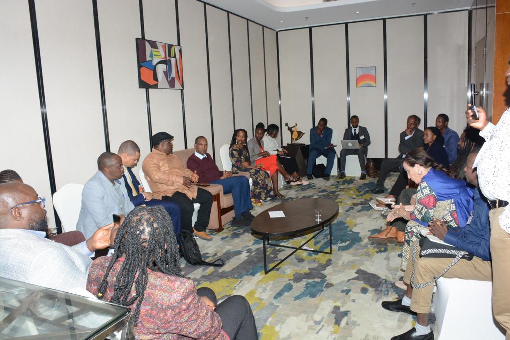 CYNESA's tweet photo. #Day2 the team held discussions on the sidelines of #19thAMCEN for the UNEP MGS, Africa with:
✅️ the President of the AMCEN, H.E. Baba Dramé.
✅️ UNEP Goodwill Ambassador for Africa and 3-time Grammy award nominee, Rocky Dawuni concerning pathways of engagement. https://t.co/nWxdAjnY5W