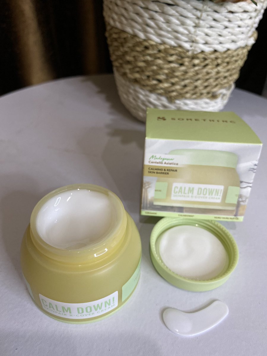 Clarashiinta's tweet photo. Packaging nya cute banget aslii 👏🏻👏🏻
Isi produknya berat30gr yahhhh ✅
Spatula nya juga ada loh + sealednya juga 😍😍 https://t.co/1fvOVW1LHa
