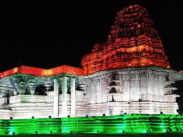 rationale_ind's tweet photo. Have you ever noticed on 15th August and 26th January you will witness several hindu temples illuminating in tricolour but not a single mosque.

And fir kehte Hain sabhi ka khoon shamil hai yaha ki mitti mei..... https://t.co/tpqYyo4UA3