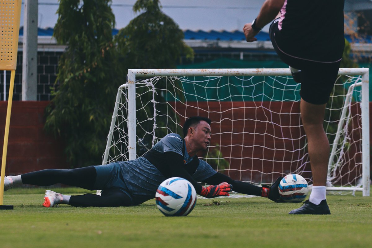 OdishaFC's tweet photo. OFC GK Union putting in the hard yards π§€π₯
#OdishaFC #AmaTeamAmaGame #KalingaWarriors #OFCTour23 #Thailand #PreSeason https://t.co/a8VGMMDfLh