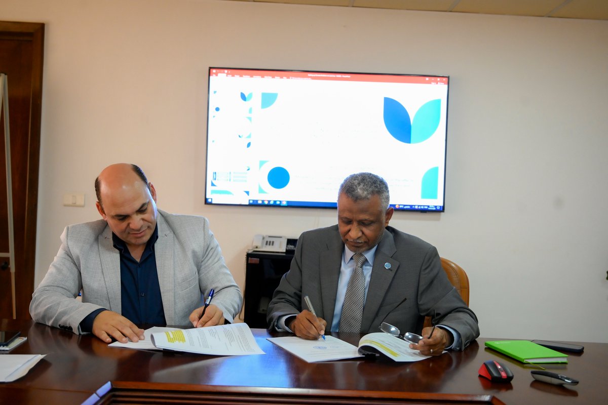 FAOEgypt's tweet photo. Within the framework of the #SCALA project funded by @iki_germany &amp; implemented by @FAO &amp; @UNDPEgypt @ElaminNasredin and Mohamed Ali Fahim head of the Agricultural Climate Information Center 🇪🇬 signed a LOA to amplify the role of scientific evidence in shaping adaptive solutions. https://t.co/Nv09qvrdgn
