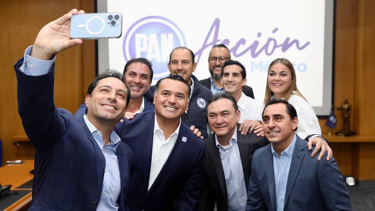 DiariodeYucatan's tweet photo. ⚡ Decide el PAN: Renán Barrera para la gubernatura y Cecilia Patrón para Mérida https://t.co/8lGyqYXcQ4 https://t.co/EHG3r9I2y8