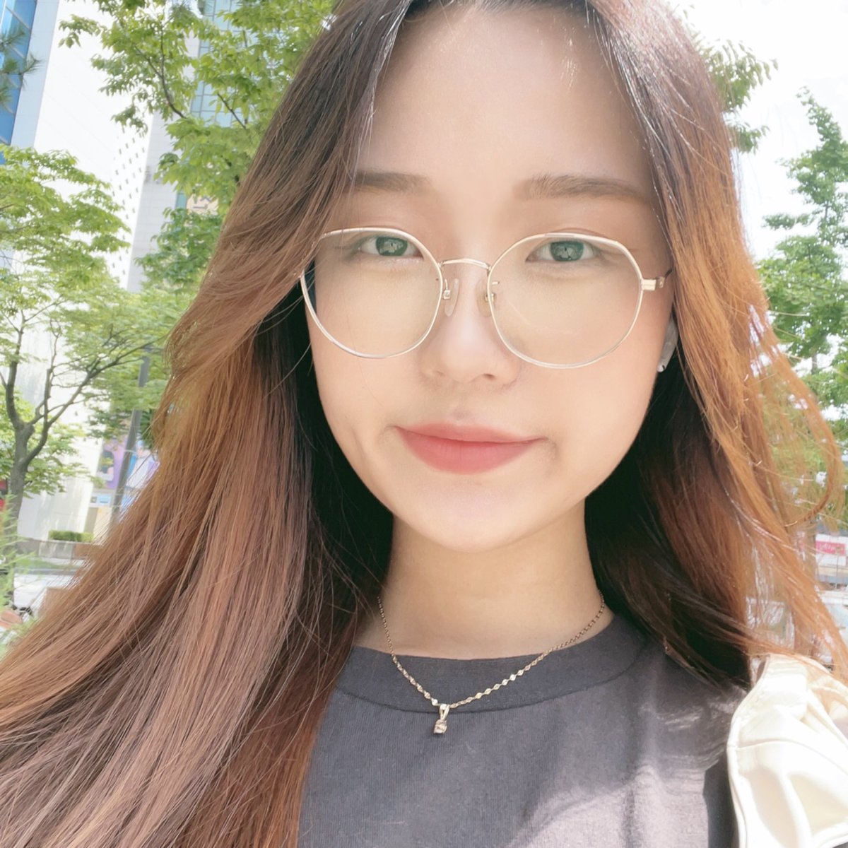 healingvlrt's tweet photo. hair cut ✂️ https://t.co/KKxKkZTbIp