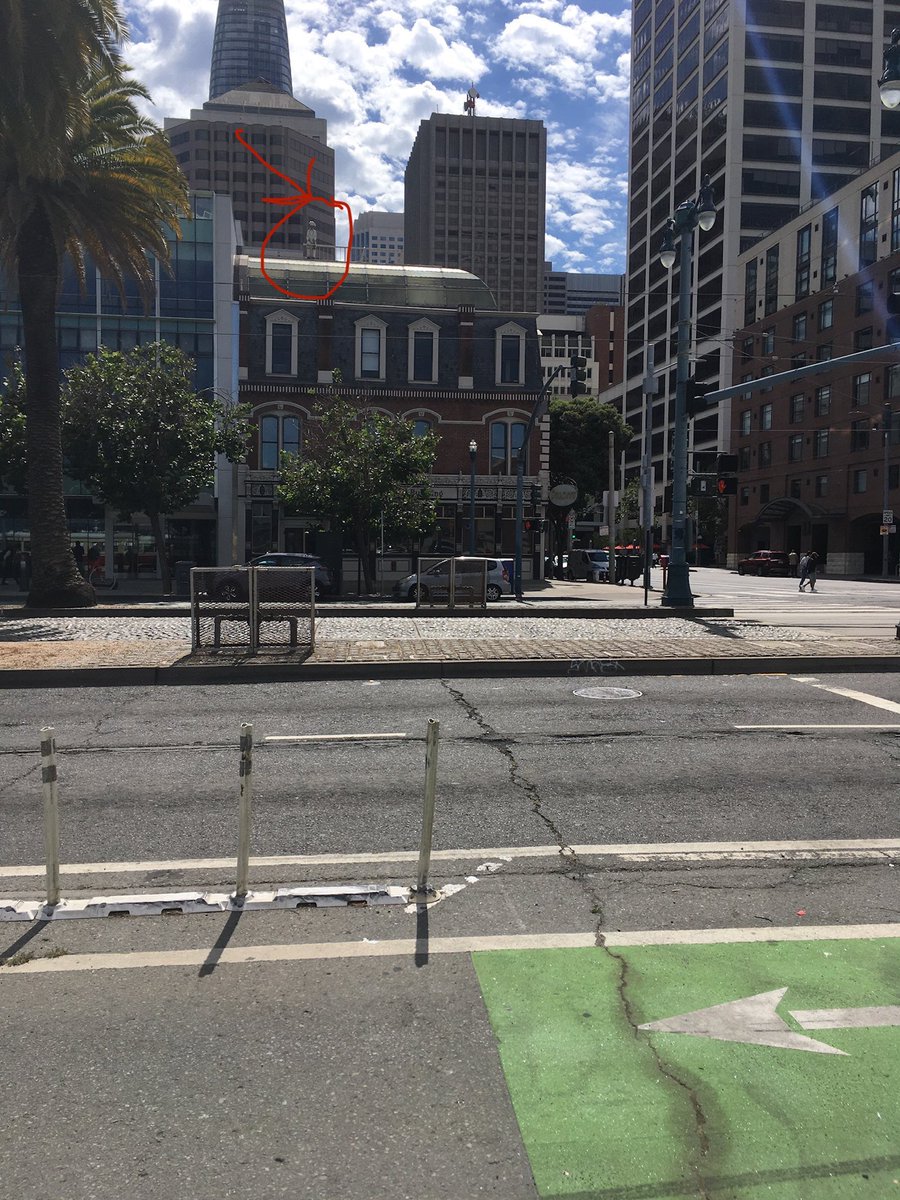 fictionlisbeth's tweet photo. I took this picture of a building that belongs in Paris but is on the Embarcadero, because it was interesting. Later I looked at the photo. What’s with the chef statue on the roof? https://t.co/hZiUZI0XLb