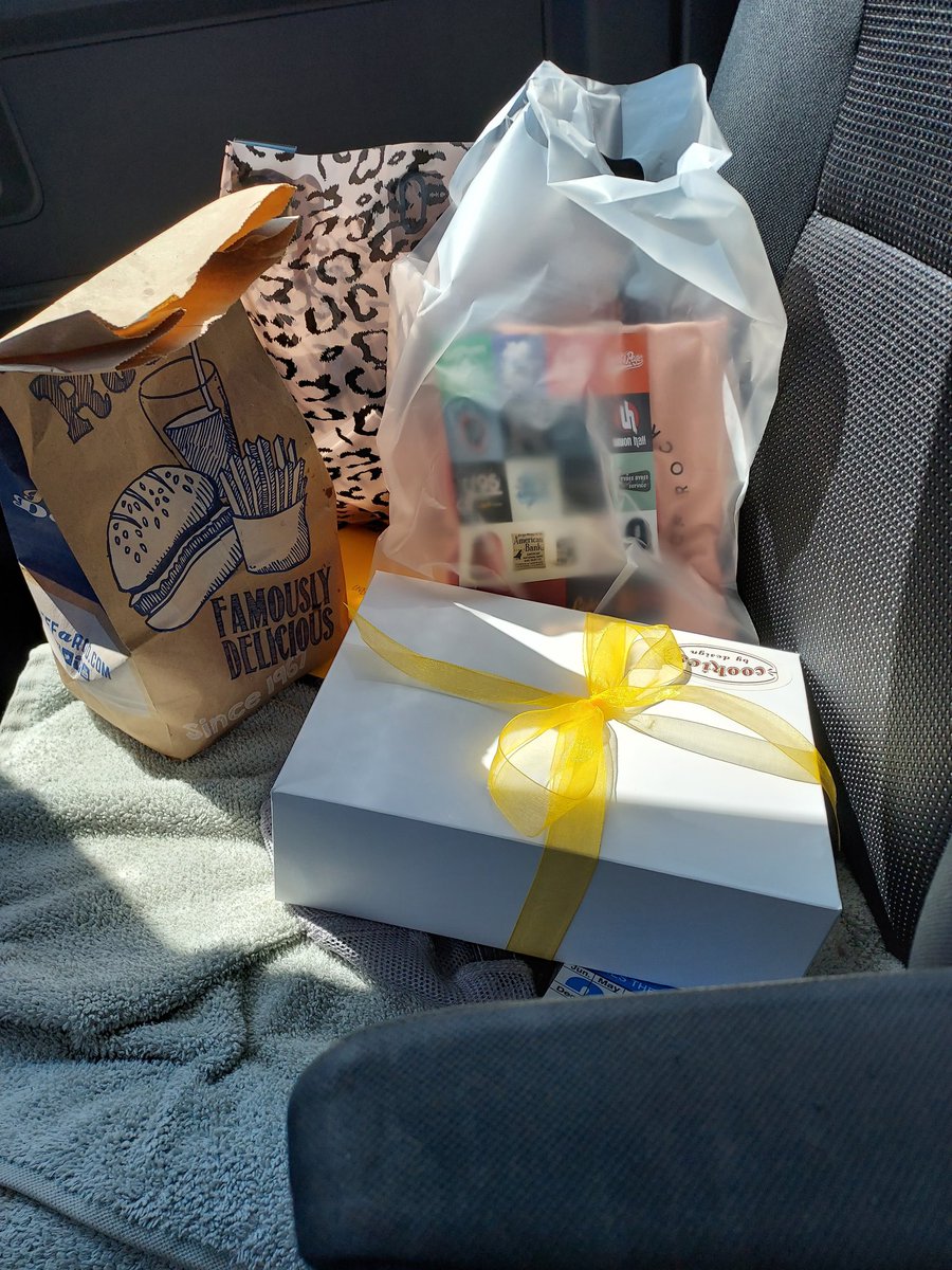 Weird work schedule today, so my #815day2023 mission was a bit more abbreviated than some years, but I did get a couple meals, a couple gifts for others, and a couple gifts for me! @BygoneBrand, @beefaroo_IL , Cookies by Design and Lallygag Boutique. #rockfordday2023