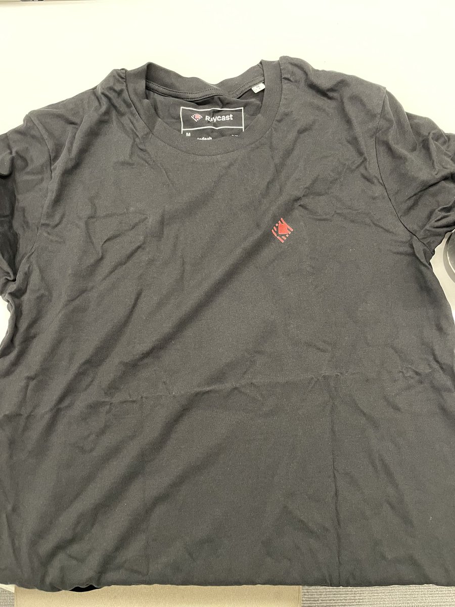 chyroc_'s tweet photo. T-shirt gift from @raycastapp https://t.co/dDH7PLAMTn