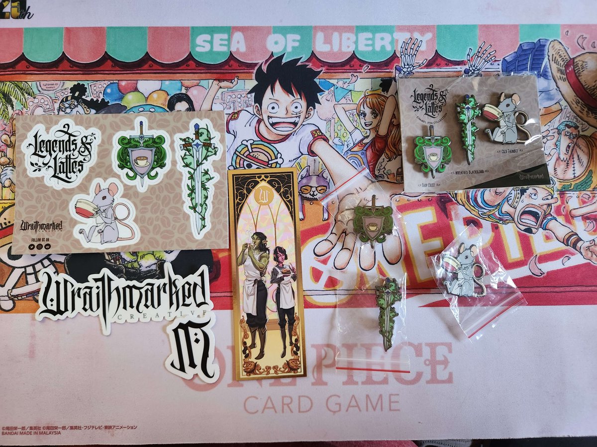 TheWildKnave's tweet photo. Got my package from @TravisBaldree and @Wraithmarked !! The pins are great! and the prototype are a hell of a collection piece! Going to throw the stickers on the ol mic :)

#Legendsandlattes #dopemerch #kickstarter https://t.co/7wdiaAAr2A