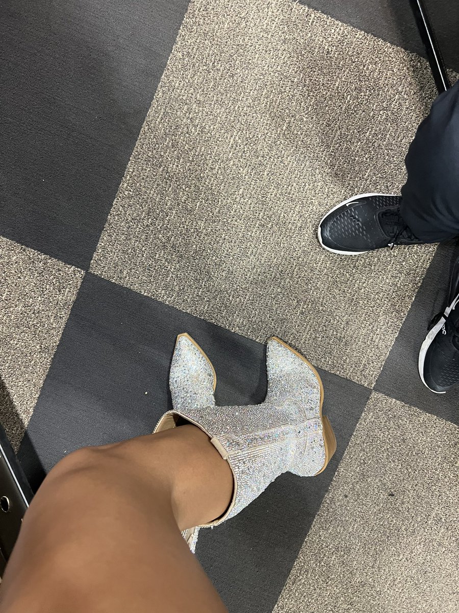 _briannareyna's tweet photo. Definitely a NEED 🧍🏽‍♀️ https://t.co/6RUmLocsfG