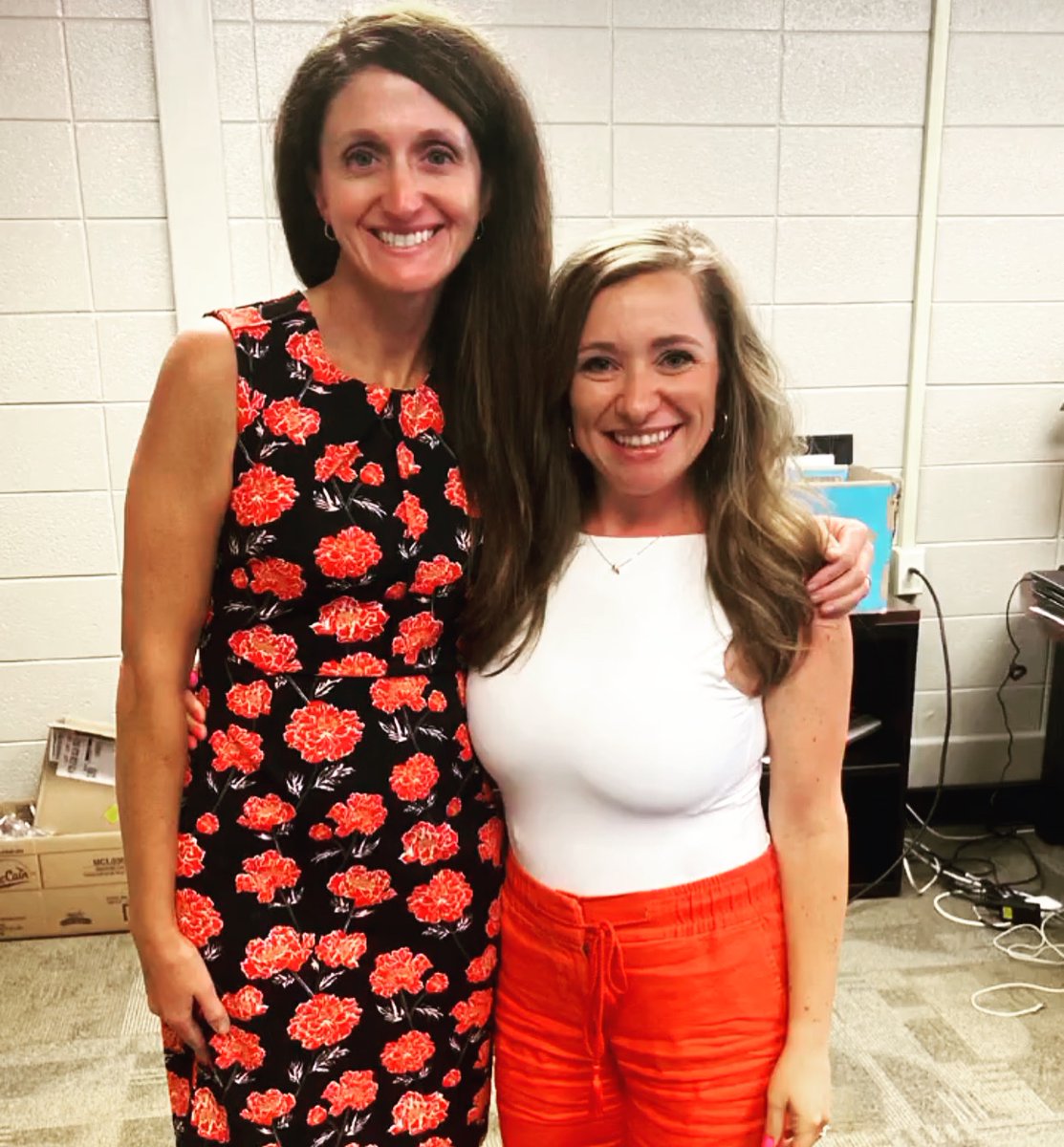 Kate_theSLP's tweet photo. When you’ve been learning from someone for YEARS and finally get to meet them in person 🤩 Strongsville brought @abaspeechbyrose to help us continue to develop our skill set! What an awesome PD day!! #SLP #SchoolSLP #SCS @strongsvillecs https://t.co/8rUxs8jnw3