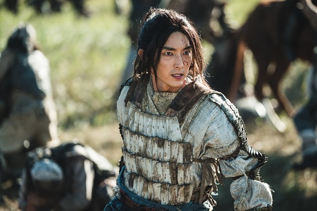 Lee Joon-gi on taking dual role as Eunseom and Saya: 