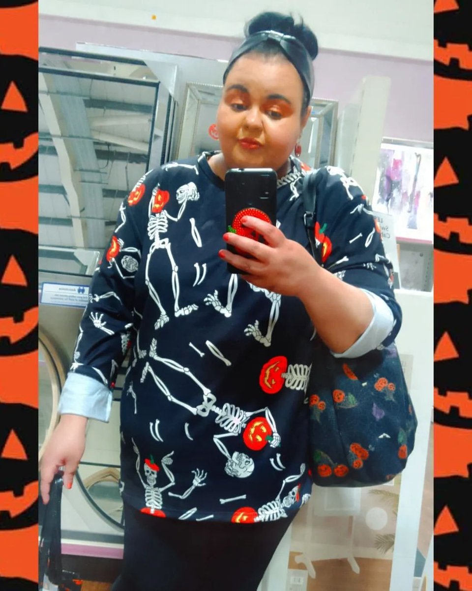 FlickrofMidnite's tweet photo. Yesterday spooky shopping fit 🎃💀🧡👻
#halloween #decor #pumpkin #halloweenhunting #Ghost #codeorange #spookyseason #keepitspooky #OOTD #ootdStyle https://t.co/H7C5oc3CRy
