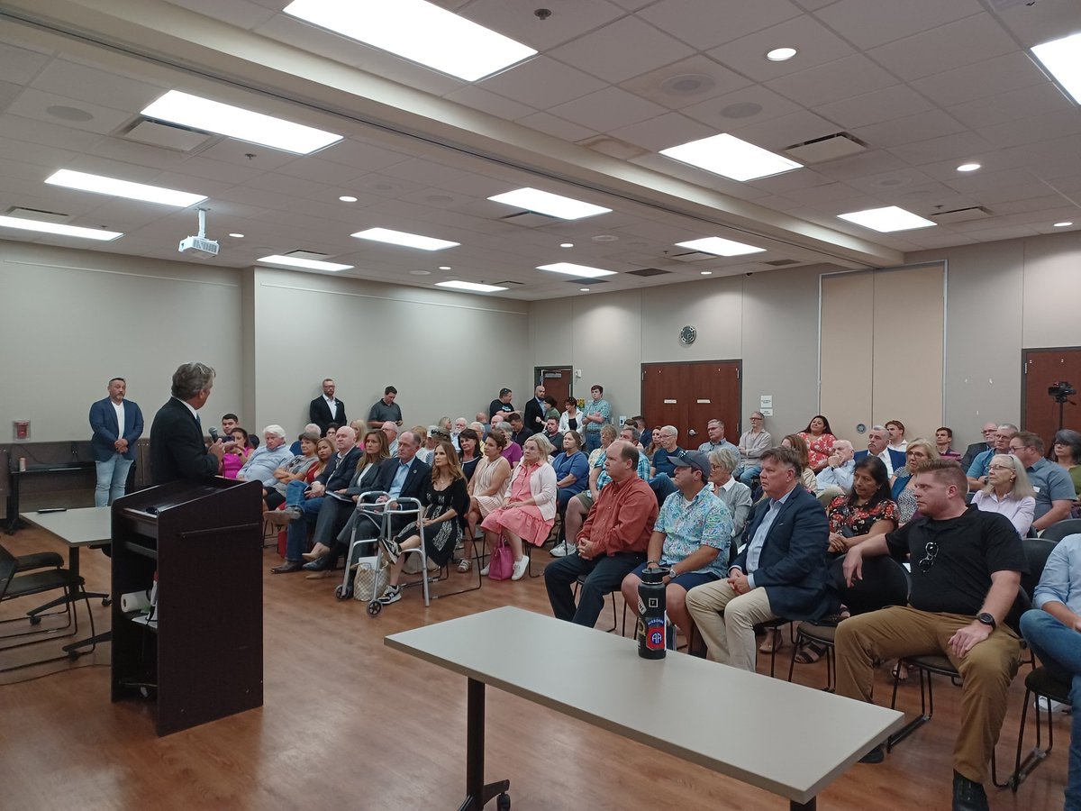 TNCCoalition's tweet photo. We're thankful that @SenJohnson & @RepOgles joined so many at the monthly meeting of our Williamson County chapter.
We are proud to stand with them and so many in our mutual quest to destroy child and human trafficking!
#TNFFC #Williamson #FORtheKids #EndSlavery https://t.co/3joI7EpRos