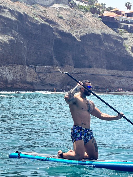 El sobrino de Aquaman🧔🏻🐋😂 https://t.co/BHjNgdsHM3