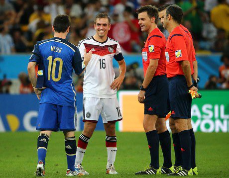MESSI10_FRANCE's tweet photo. Philipp Lahm (ex défenseur droit du Bayern Munich): 

« Je suis très heureux que Leo Messi ait remporté la Coupe du monde. C’est le meilleur. » https://t.co/51ikxXBODP