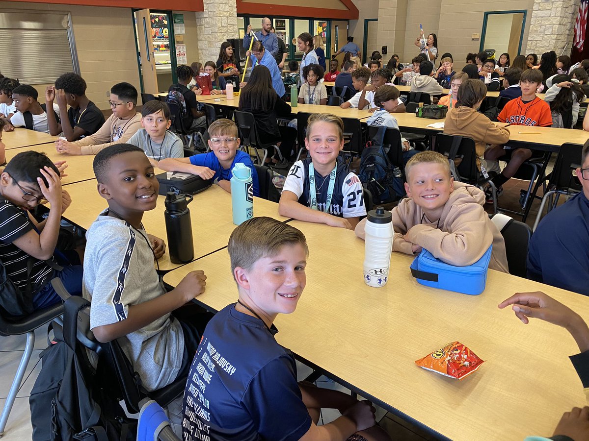 RyonMiddle's tweet photo. We’ve got this lunch thing down. #prmsmagic https://t.co/xOJ9QptROy