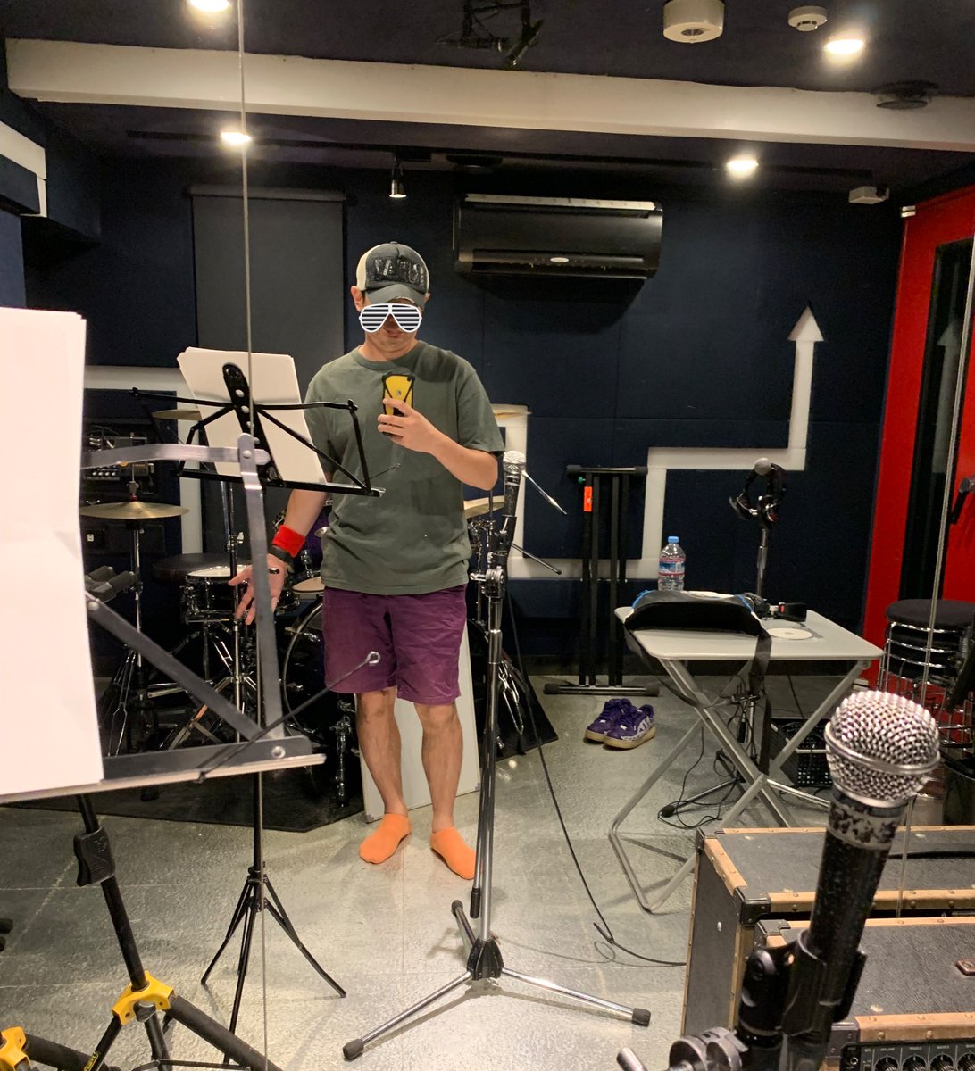 takuya_kanazawa's tweet photo. 4年ぶりのライブに向けて
今回のメンバーと初音合わせ。
生音は最高だ！気持ち良すぎる。
ドラムのデカい1発の音！
ベースのボンボン言う低音！
ぎょいんぎょいんのギターの音！

ワクワクが止まらない。
ロマンティックが止まらない。

#MADFACTORY #4年ぶり 
#復帰ライブ #再始動 https://t.co/jhe21uTwGJ