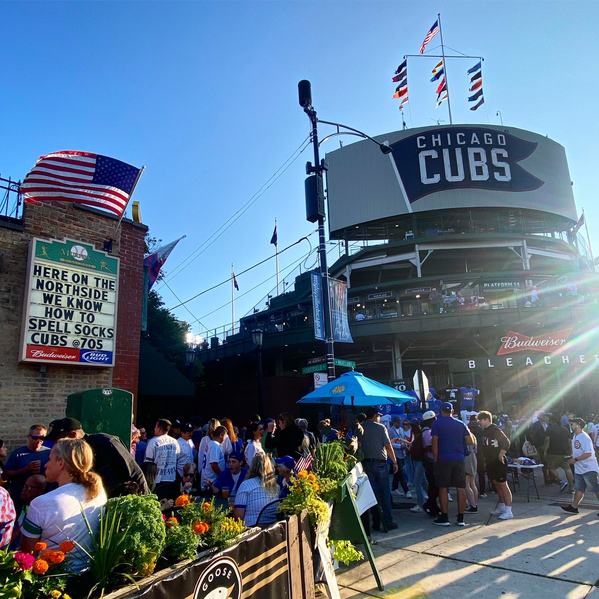 murphysbleacher's tweet image. Baseball is back at Wrigley! Tonight, we welcome our little brothers from the south side to play at best stadium in Chicago. Long live the #crosstownclassic 

#cubswhitesox #chicagocubs #gocubsgo #wrigleyville #wrigleyvillebars #murphysbleachers