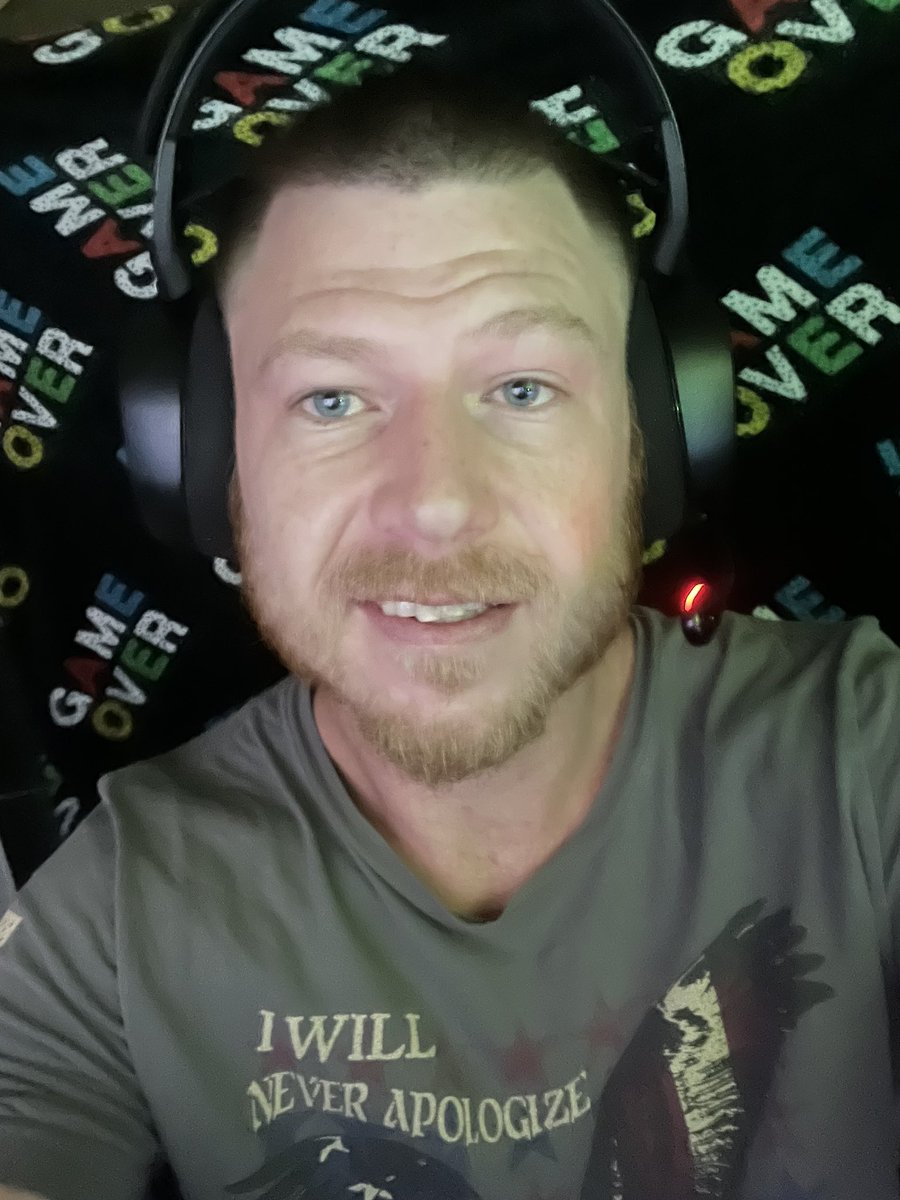 twitch.tv/hipp3dbubbles21 only 10 away from 350 followers, come watch me get frustrated and laugh at T0ad.