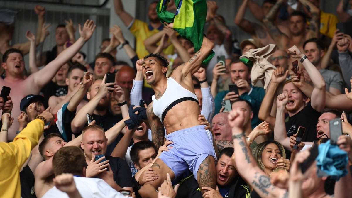 fxck_kezza97's tweet image. This is what it means to give everything for our great club, #sidebeforeself, to the last minute. He knew he wanted Barca, he knew Barca wanted him, yet he didn’t stop giving everything he could to us to ensure another season where we belong. That’s what it means to be #LUFC