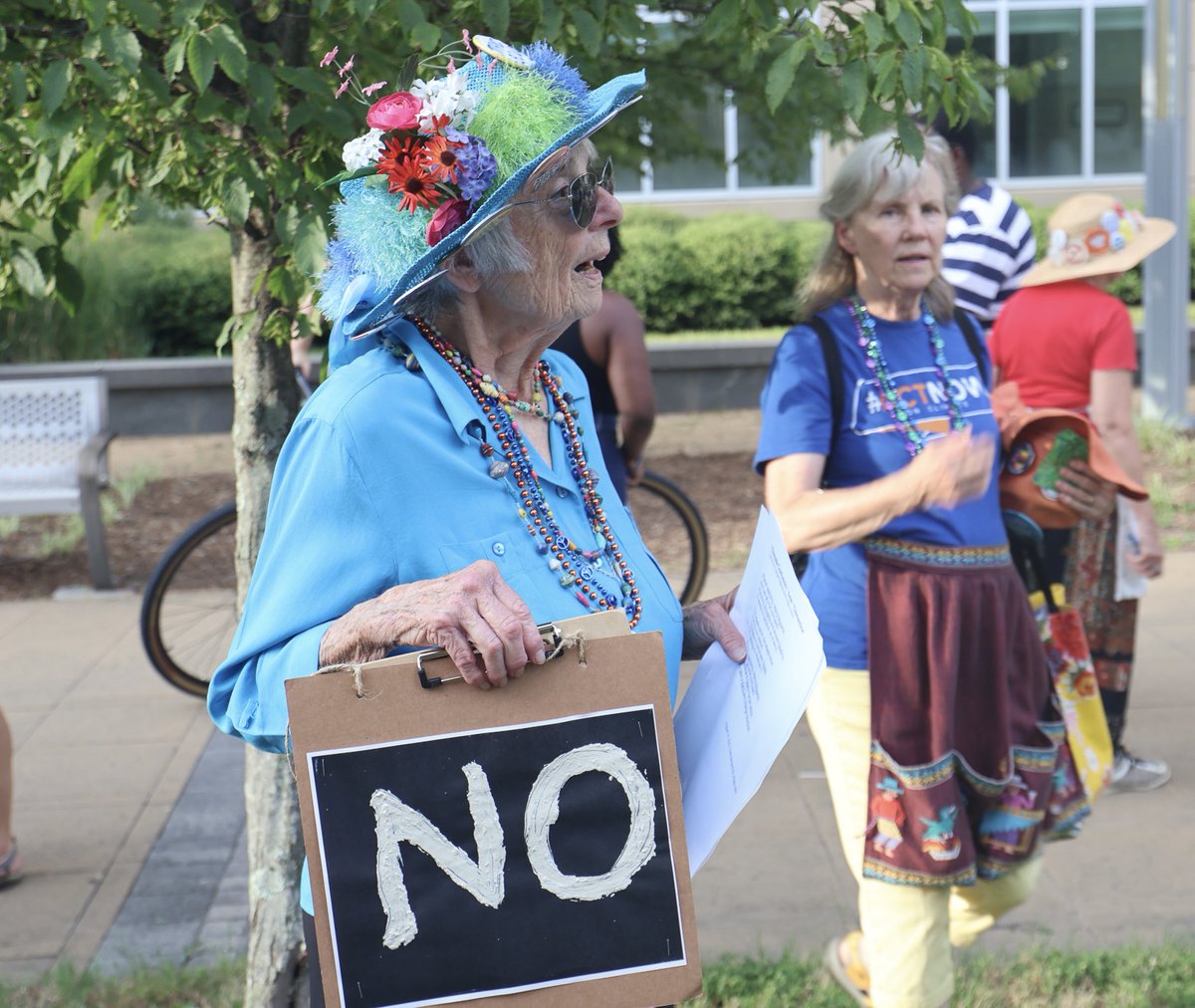 SunriseDurham's tweet image. Yesterday we protested Duke Energy Carolinas request for a 17.9% hike on residential customers 🌱☀️📢

#NoRateHike #NCUtilitiesCommission #ClimateAction