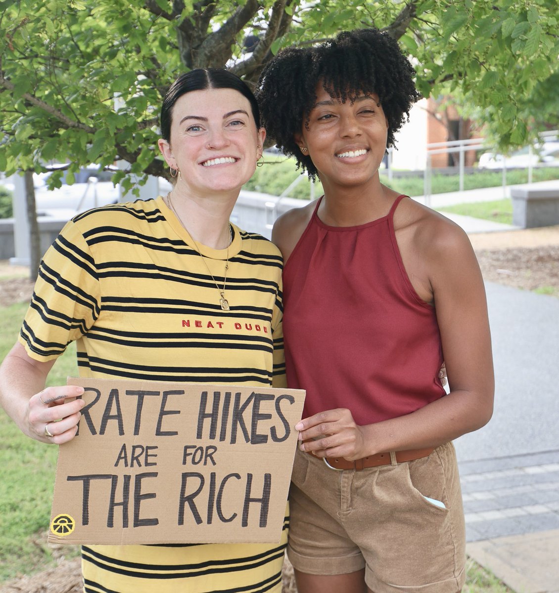 SunriseDurham's tweet image. Yesterday we protested Duke Energy Carolinas request for a 17.9% hike on residential customers 🌱☀️📢

#NoRateHike #NCUtilitiesCommission #ClimateAction