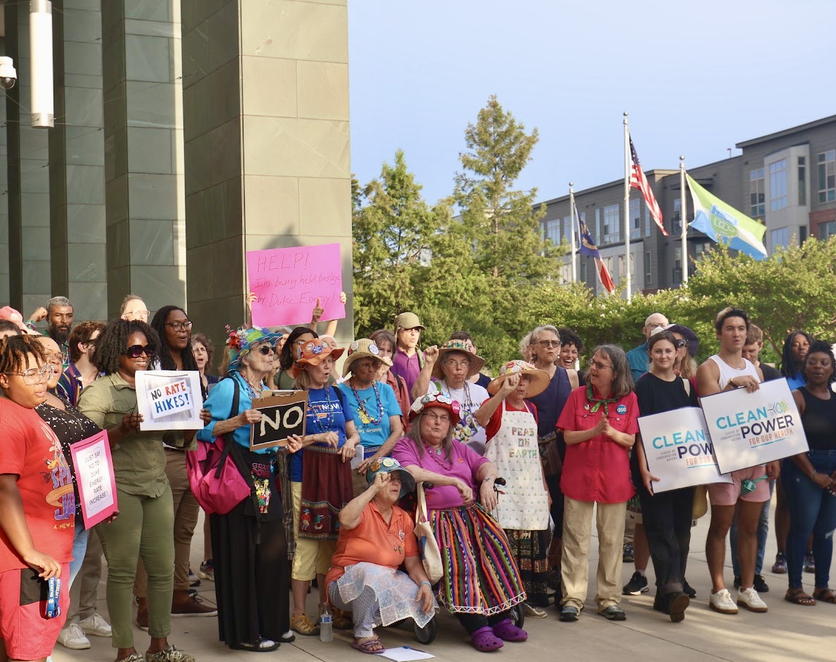 SunriseDurham's tweet image. Yesterday we protested Duke Energy Carolinas request for a 17.9% hike on residential customers 🌱☀️📢

#NoRateHike #NCUtilitiesCommission #ClimateAction