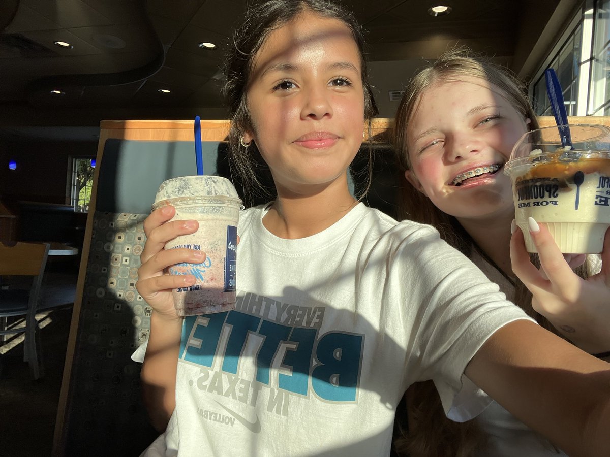jpenamarie06's tweet photo. Treated these cuties to @culvers after making the @tmsladypanthers 🏐 team! #Szn2 #MocoMavs #LadyPanthers https://t.co/rKAy80Gkq8
