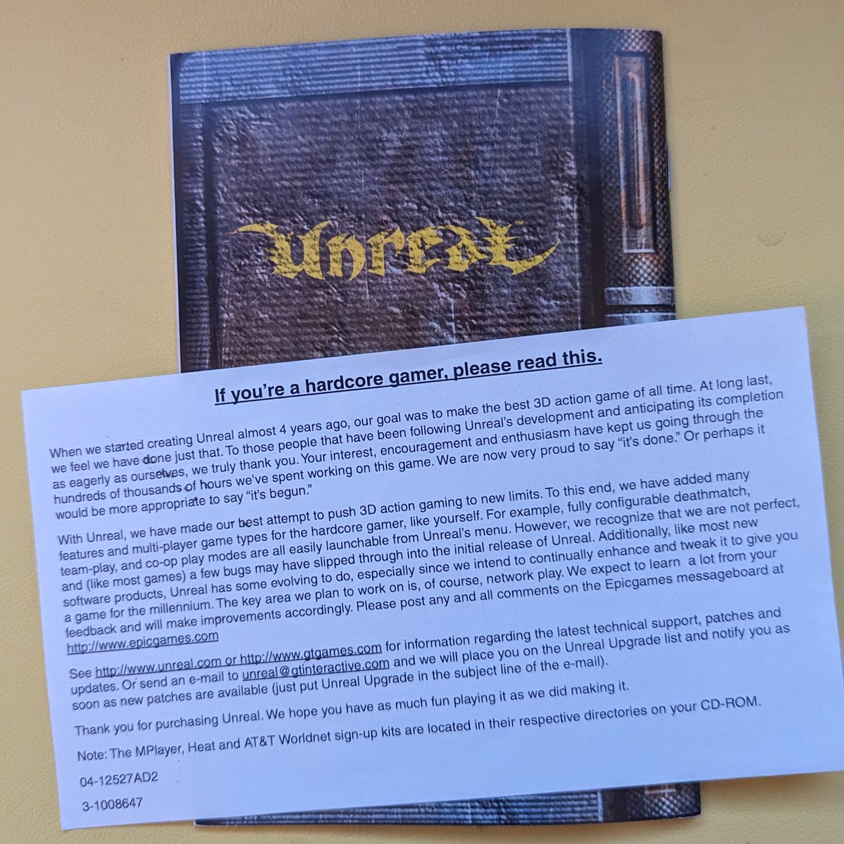 ZombiePancakes's tweet photo. Letter included alongside the hotly anticipated Unreal, circa 1998.

"Our goal was to make the best 3D action game of all time ... We are now very proud to say 'it's done.' Or perhaps it would be more appropriate to say 'it's begun.'"

#Unreal #UnrealEngine https://t.co/vGMEtQzMOB