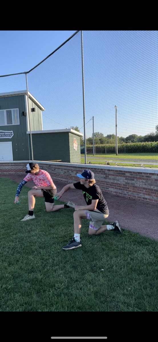 TTTigersBB's tweet photo. Fall practice @DillonStewart55 @BlainRust @DrivelineBB #armcare #reversethrows https://t.co/nyK2k04psk