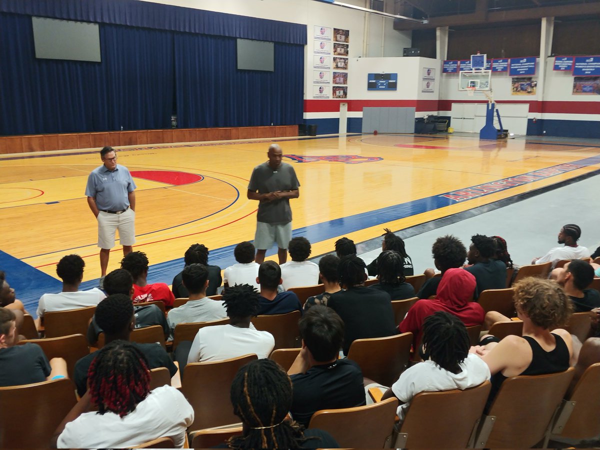 Paul Pressey, former NBA stud graced us today by speaking to our guys. 11 years in the NBA. He had great stories about guarding Jordan, Bird, Magic and Dr. J.
Very cool!!
