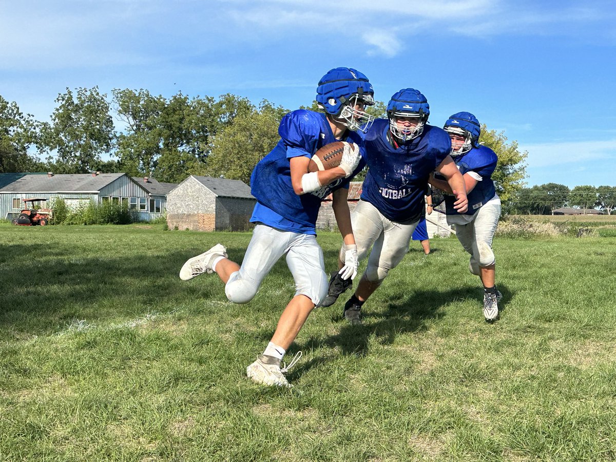 NoahSaccoTV's tweet photo. Pads crunching and tons of physicality with @NewellFonda_FB

Mustangs off a 10-win season and a trip to the UNI Dome. Spots to replenish up front, but this group believes they’re up to the task

Preview on Aug. 20 at 6pm @kcautv https://t.co/niS6GMip0y