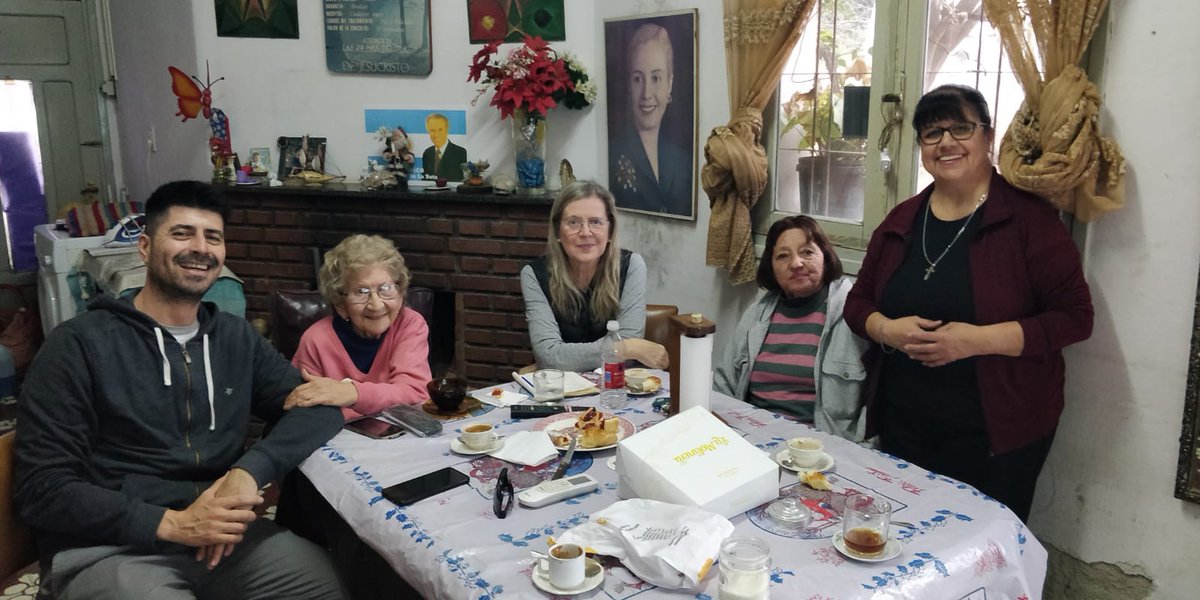 Hoy, con <a href="/francodmiranda/">Franco Miranda</a> y <a href="/arielbatha/">Ariel Bathauer</a> visitamos a Marga en la Unidad Básica José Manuel de la Sota, y compartimos anécdotas, sueños y proyectos. ¡Gracias Marga y compañeras por recibirnos!