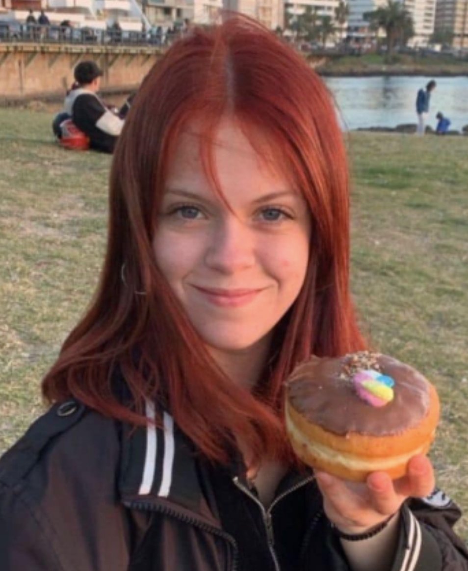 ⚠️ Persona Ausente ⚠️
Valentina Cancela tiene 17 años.
Es alumna del Liceo Punta del Este.
Vestía una remera de color blanca con saco negro y pantalón negro.
Fue vista por última vez en la Parada 5 de Playa Brava.